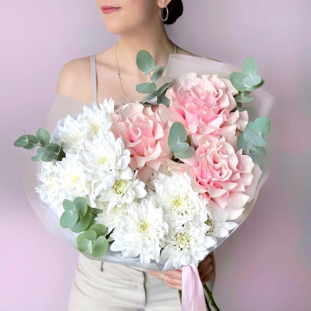 https://content2.flowwow-images.com/data/flowers/1000x1000/50/1730361682_46622450.jpg