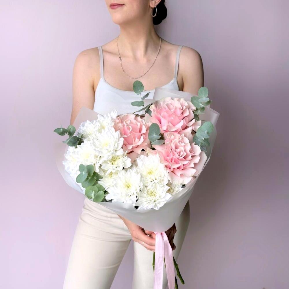 https://content2.flowwow-images.com/data/flowers/1000x1000/48/1730361682_66904948.jpg